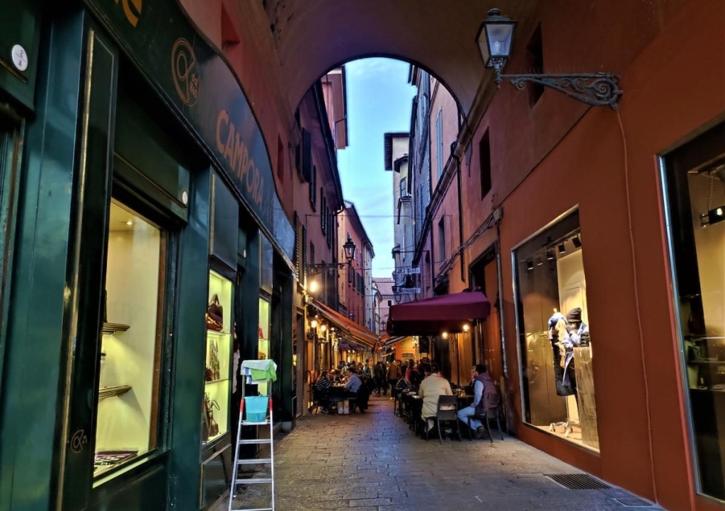 Вікенд в Болоньї: чим вражає туристів розкішна "темна конячка" Італії 7 Вікенд в Болоньї: чим вражає туристів розкішна "темна конячка" Італії