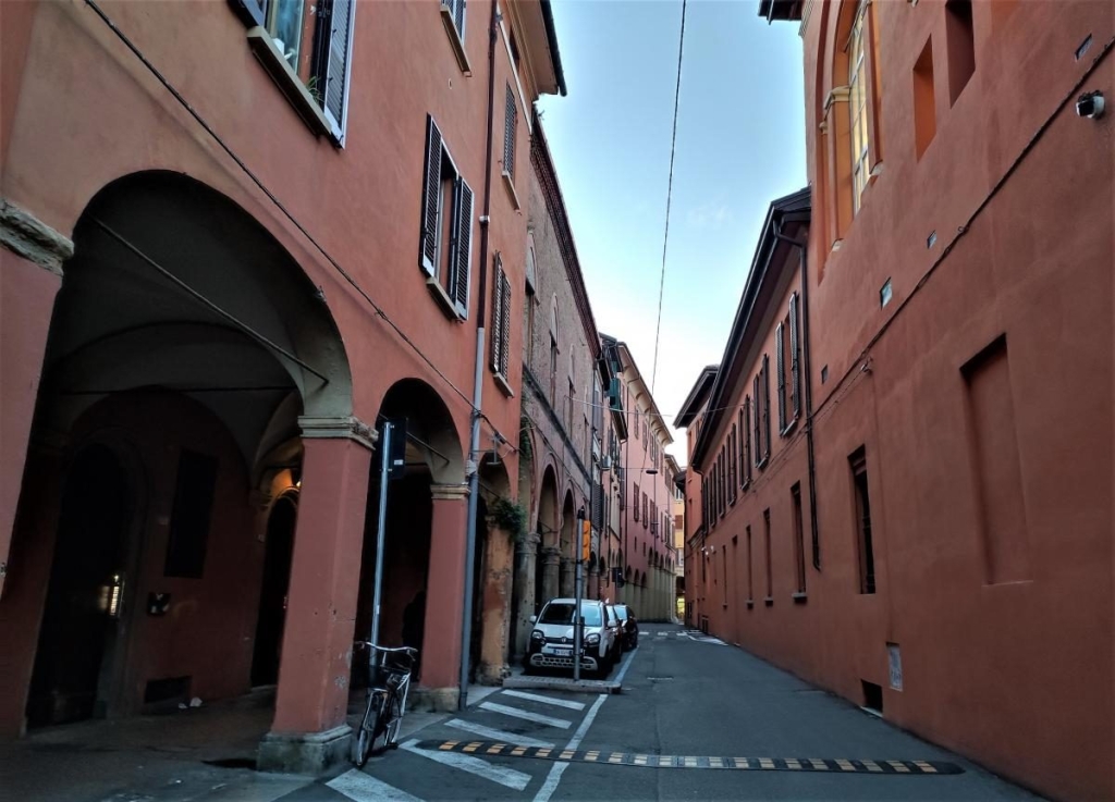 Вікенд в Болоньї: чим вражає туристів розкішна "темна конячка" Італії 24 Вікенд в Болоньї: чим вражає туристів розкішна "темна конячка" Італії