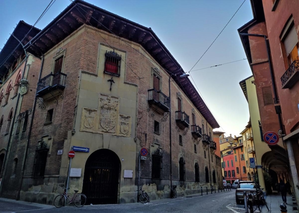 Вікенд в Болоньї: чим вражає туристів розкішна "темна конячка" Італії 21 Вікенд в Болоньї: чим вражає туристів розкішна "темна конячка" Італії