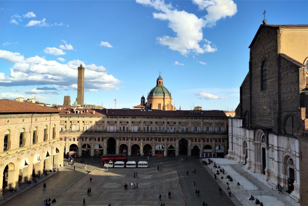 Вікенд в Болоньї: чим вражає туристів розкішна "темна конячка" Італії 33 Краєвид з нижнього ярусу вежі палацу / фото Марина Григоренко