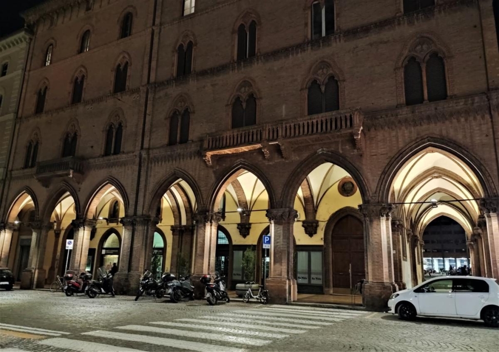 Вікенд в Болоньї: чим вражає туристів розкішна "темна конячка" Італії 45 Вікенд в Болоньї: чим вражає туристів розкішна "темна конячка" Італії