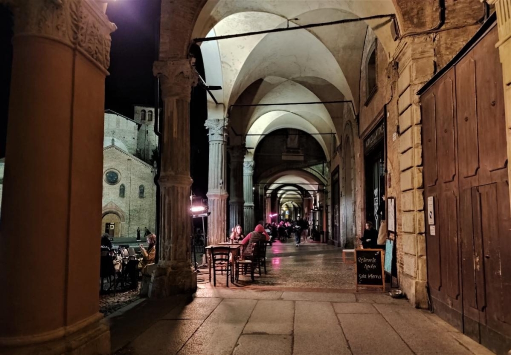 Вікенд в Болоньї: чим вражає туристів розкішна "темна конячка" Італії 48 Вікенд в Болоньї: чим вражає туристів розкішна "темна конячка" Італії