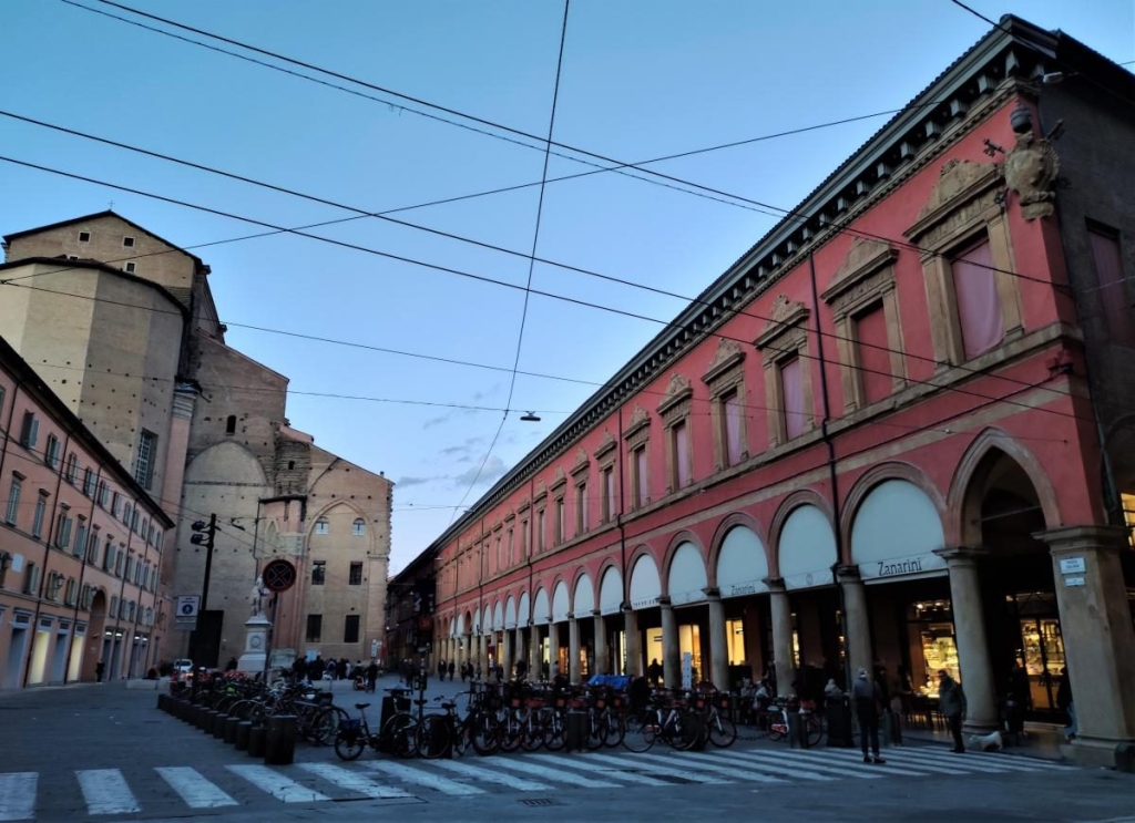 Вікенд в Болоньї: чим вражає туристів розкішна "темна конячка" Італії 25 Вікенд в Болоньї: чим вражає туристів розкішна "темна конячка" Італії