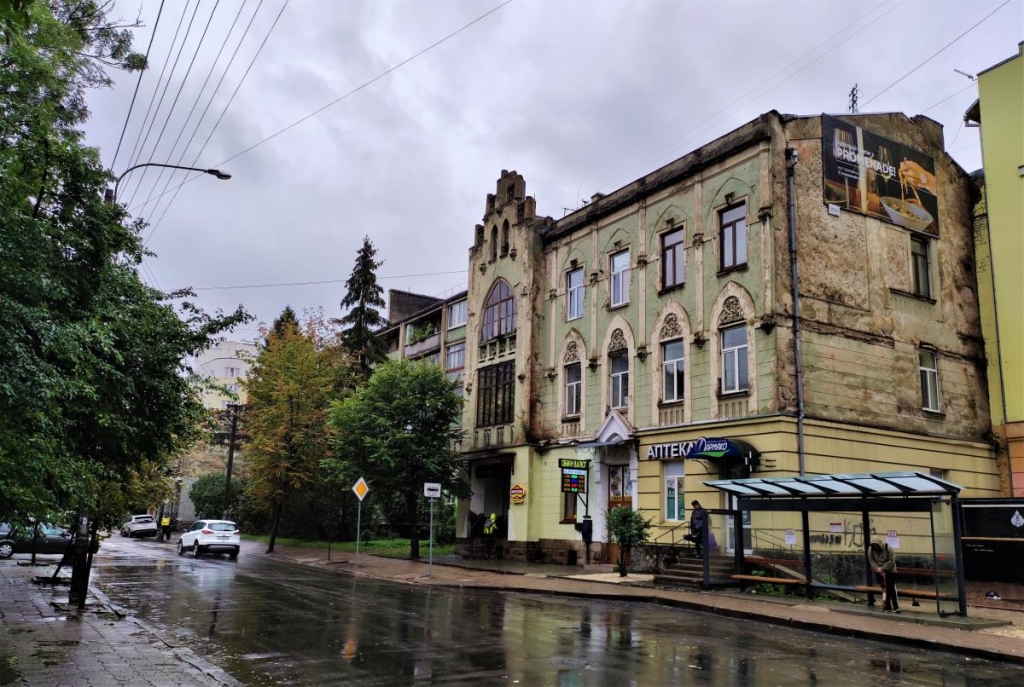 Вікенд в Івано-Франківську: затишне та сучасне місто, яке не впізнати 38 Старі будинки Івано-Франківська / фото Марина Григоренко