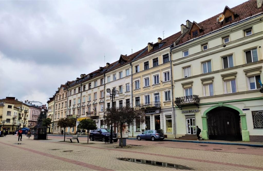 Вікенд в Івано-Франківську: затишне та сучасне місто, яке не впізнати 56 Центр Івано-Франківська / фото Марина Григоренко