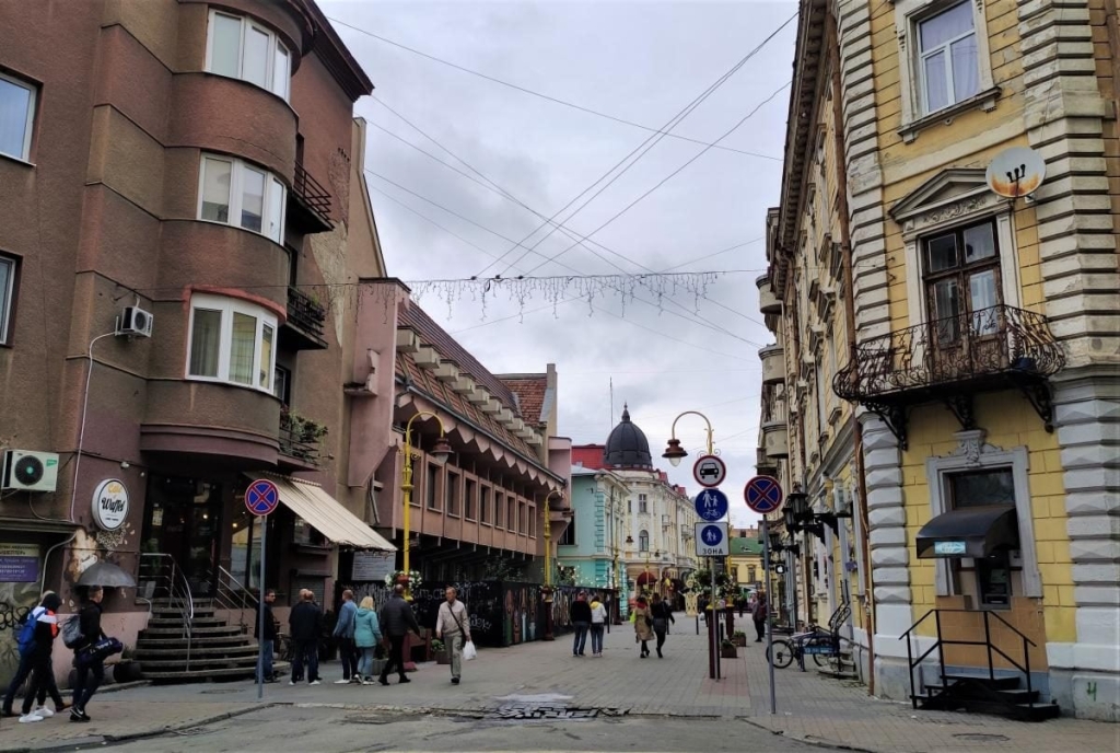 Вікенд в Івано-Франківську: затишне та сучасне місто, яке не впізнати 23 Вікенд в Івано-Франківську: затишне та сучасне місто, яке не впізнати