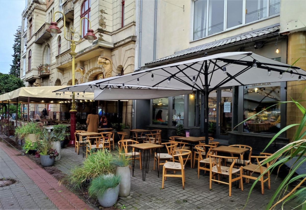 Вікенд в Івано-Франківську: затишне та сучасне місто, яке не впізнати 51 "Стометрівка" в Івано-Франківську / фото Марина Григоренко