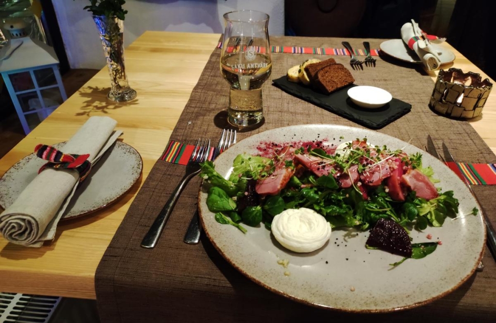 Вікенд в Таллінні: що подивитися і як зігрітися в затишній естонській столиці 149 Ресторан Kaerajaan в Таллінні / фото Марина Григоренко