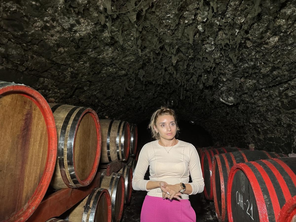 Виноградне Закарпаття: де можна насолодитися унікальними винами (18+) 7 Ліана Надь розказує історію родинної справи / фото Наталія Петерварі