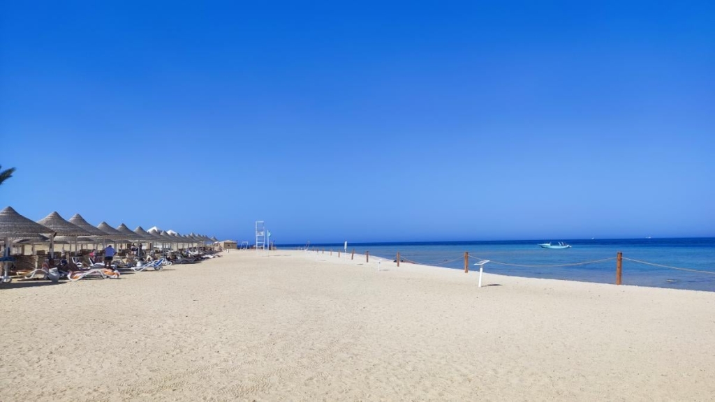 Єгипет влітку? Та ще й без росіян? Тоді вам в Марса-Алам! 3 Дорога з України до Єгипту може бути виснажливою, але можна й потерпіти заради такого моря / фото Марина Григоренко