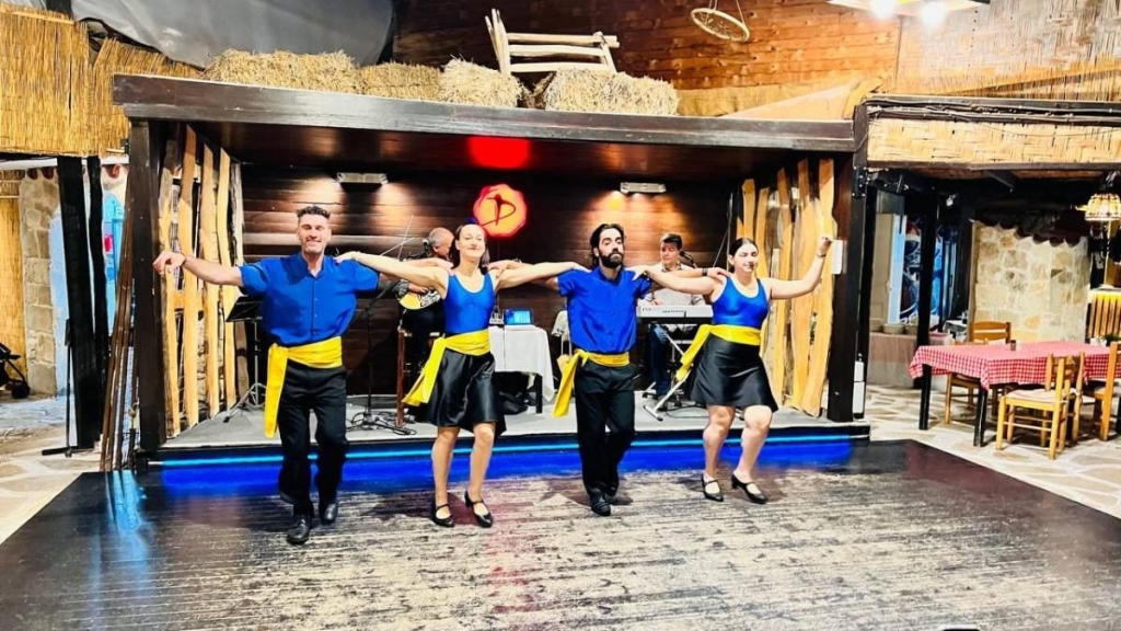 Їсти, молитися, пити. Кіпр – острів сили, обжерливості, молитов і задоволень 213 Їсти, молитися, пити. Кіпр – острів сили, обжерливості, молитов і задоволень