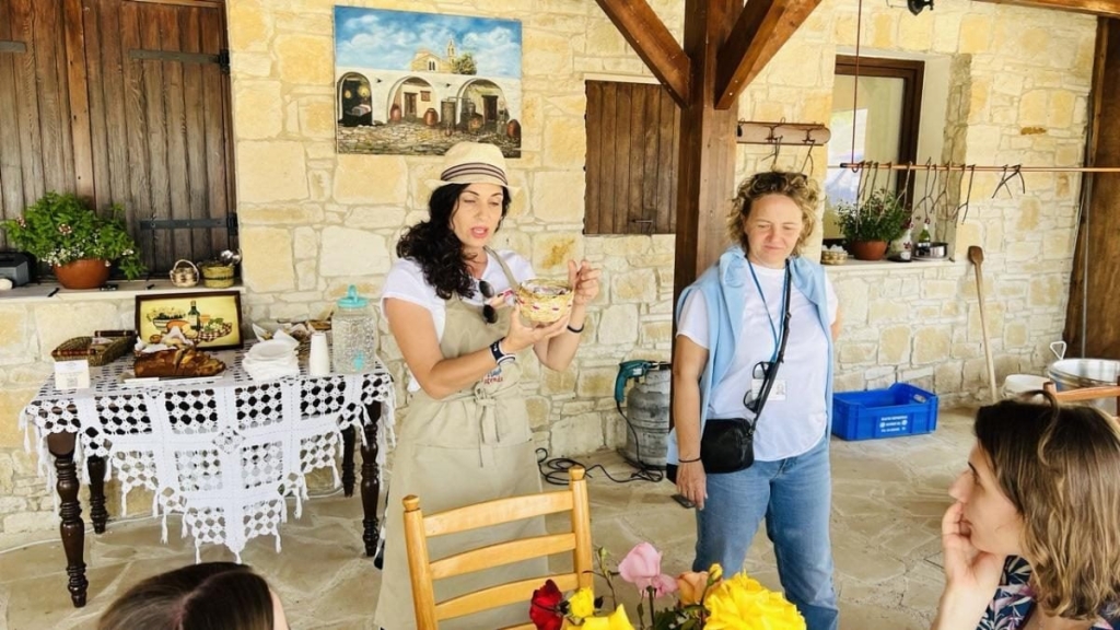 Їсти, молитися, пити. Кіпр – острів сили, обжерливості, молитов і задоволень 143 Їсти, молитися, пити. Кіпр – острів сили, обжерливості, молитов і задоволень