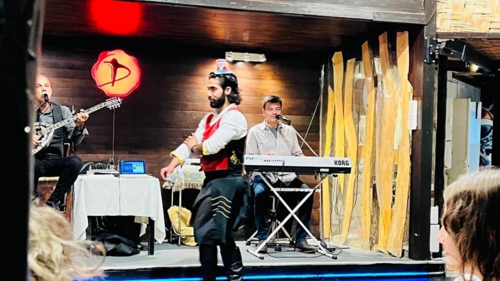 Їсти, молитися, пити. Кіпр – острів сили, обжерливості, молитов і задоволень 209 Їсти, молитися, пити. Кіпр – острів сили, обжерливості, молитов і задоволень