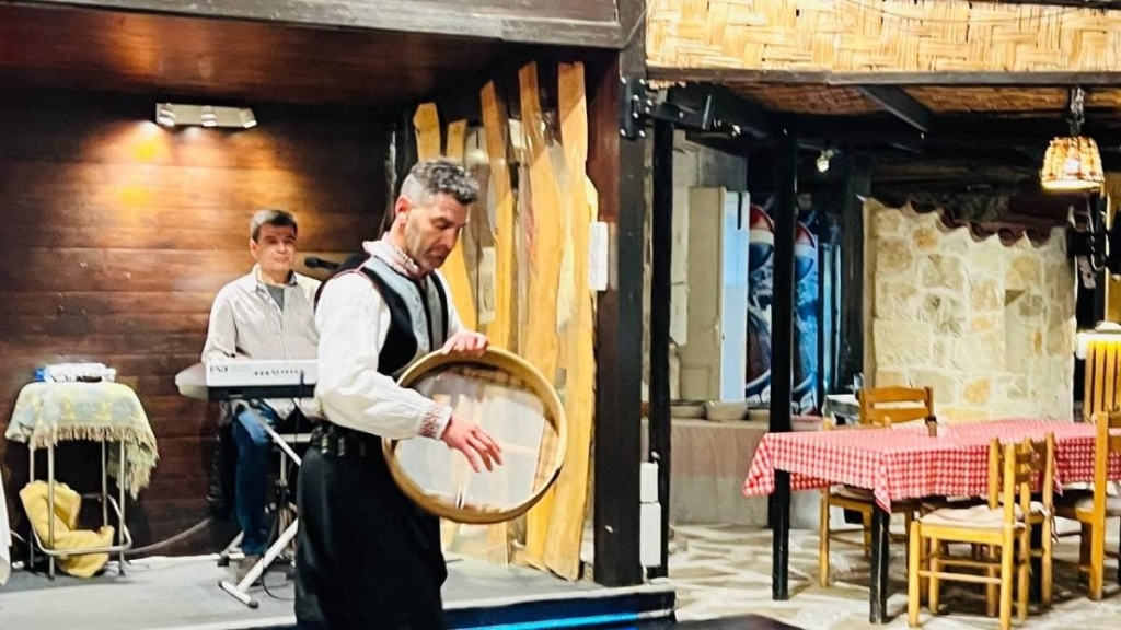 Їсти, молитися, пити. Кіпр – острів сили, обжерливості, молитов і задоволень 208 Їсти, молитися, пити. Кіпр – острів сили, обжерливості, молитов і задоволень