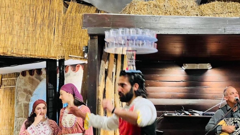 Їсти, молитися, пити. Кіпр – острів сили, обжерливості, молитов і задоволень 211 Їсти, молитися, пити. Кіпр – острів сили, обжерливості, молитов і задоволень