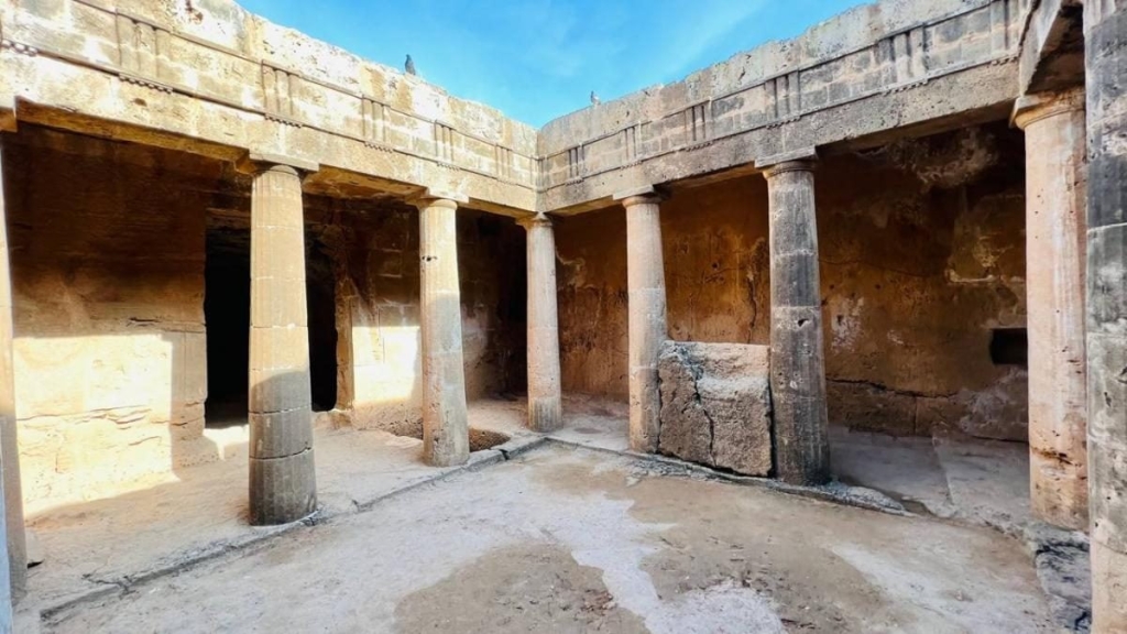 Їсти, молитися, пити. Кіпр – острів сили, обжерливості, молитов і задоволень 128 Їсти, молитися, пити. Кіпр – острів сили, обжерливості, молитов і задоволень