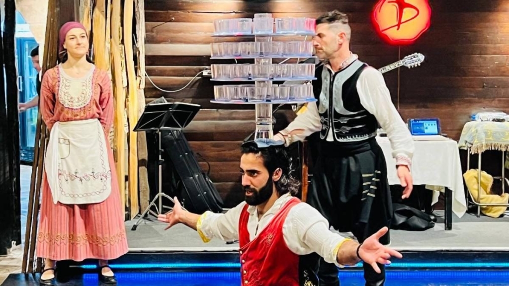 Їсти, молитися, пити. Кіпр – острів сили, обжерливості, молитов і задоволень 212 Їсти, молитися, пити. Кіпр – острів сили, обжерливості, молитов і задоволень