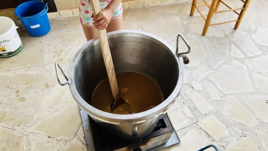 Їсти, молитися, пити. Кіпр – острів сили, обжерливості, молитов і задоволень 146 Їсти, молитися, пити. Кіпр – острів сили, обжерливості, молитов і задоволень