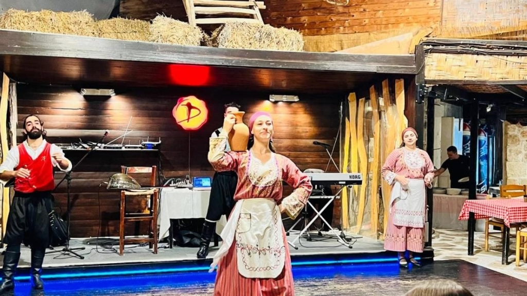 Їсти, молитися, пити. Кіпр – острів сили, обжерливості, молитов і задоволень 207 Їсти, молитися, пити. Кіпр – острів сили, обжерливості, молитов і задоволень