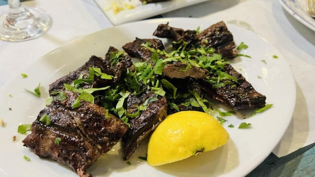 Їсти, молитися, пити. Кіпр – острів сили, обжерливості, молитов і задоволень 35 Їсти, молитися, пити. Кіпр – острів сили, обжерливості, молитов і задоволень