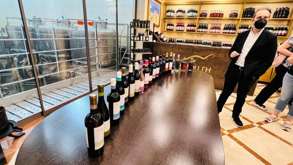 Їсти, молитися, пити. Кіпр – острів сили, обжерливості, молитов і задоволень 186 Їсти, молитися, пити. Кіпр – острів сили, обжерливості, молитов і задоволень