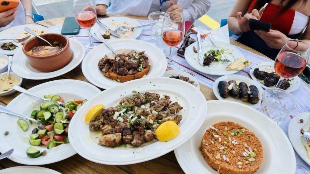 Їсти, молитися, пити. Кіпр – острів сили, обжерливості, молитов і задоволень 48 Їсти, молитися, пити. Кіпр – острів сили, обжерливості, молитов і задоволень