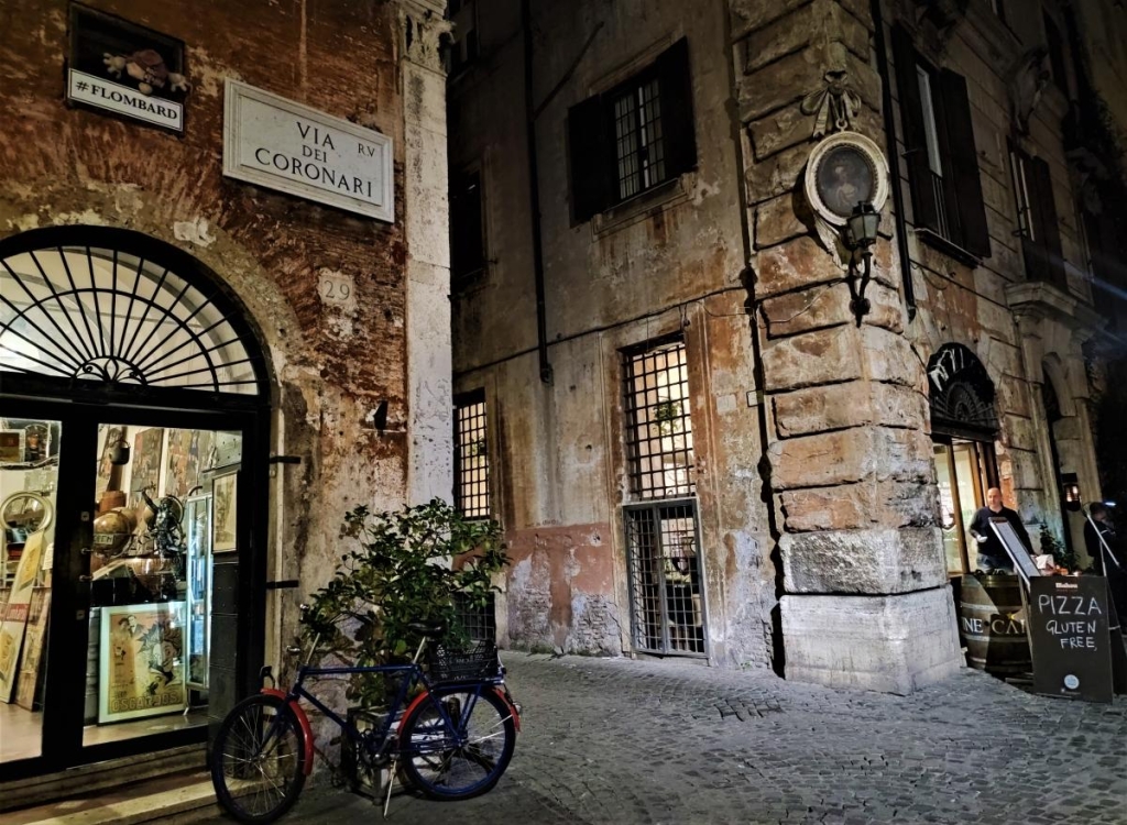 Заглянути до Ватикану 39 Вулички у центрі Риму / фото Марина Григоренко