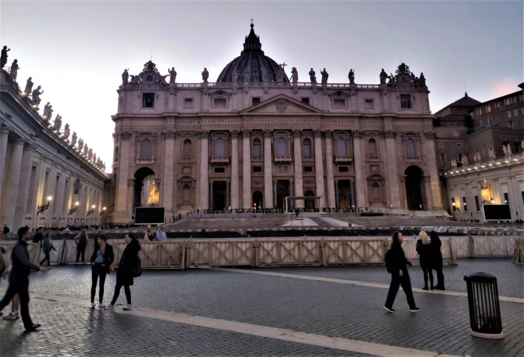 Заглянути до Ватикану 1 Знаменита базиліка Святого Петра у Ватикані / фото Марина Григоренко