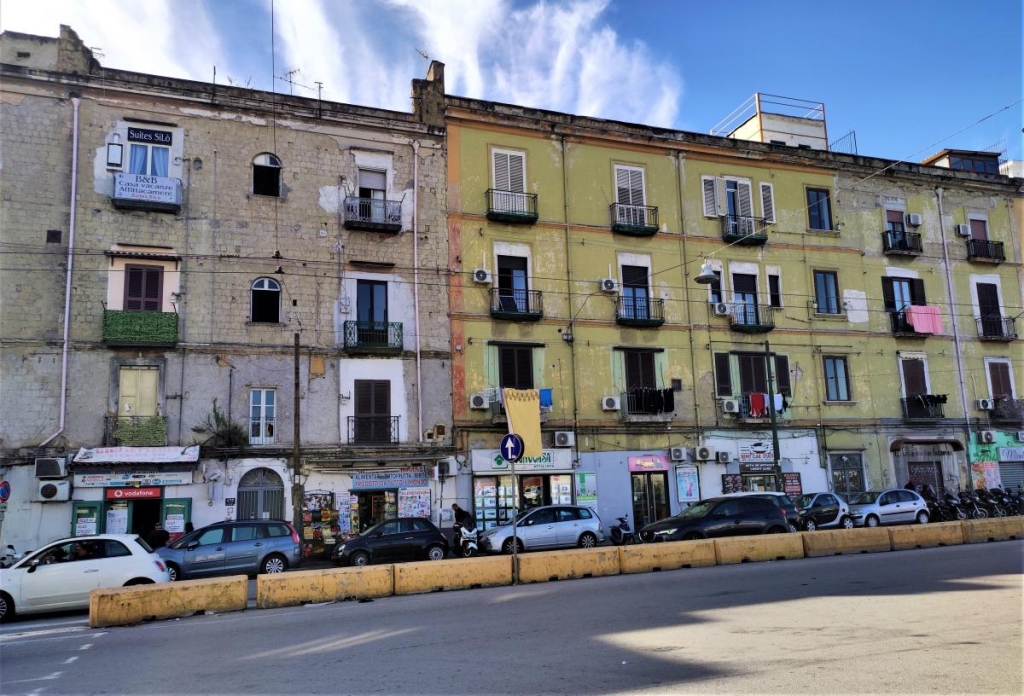 Зрозуміти і полюбити Неаполь: Марадона, клоуни і контрасти 1 Ось таким мене зустрів Неаполь / фото Марина Григоренко