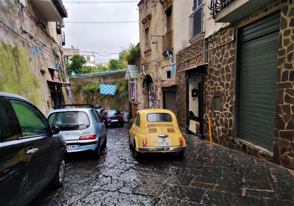 Зрозуміти і полюбити Неаполь: Марадона, клоуни і контрасти 92 Зрозуміти і полюбити Неаполь: Марадона, клоуни і контрасти