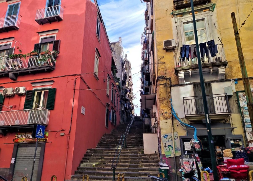 Зрозуміти і полюбити Неаполь: Марадона, клоуни і контрасти 76 Зрозуміти і полюбити Неаполь: Марадона, клоуни і контрасти