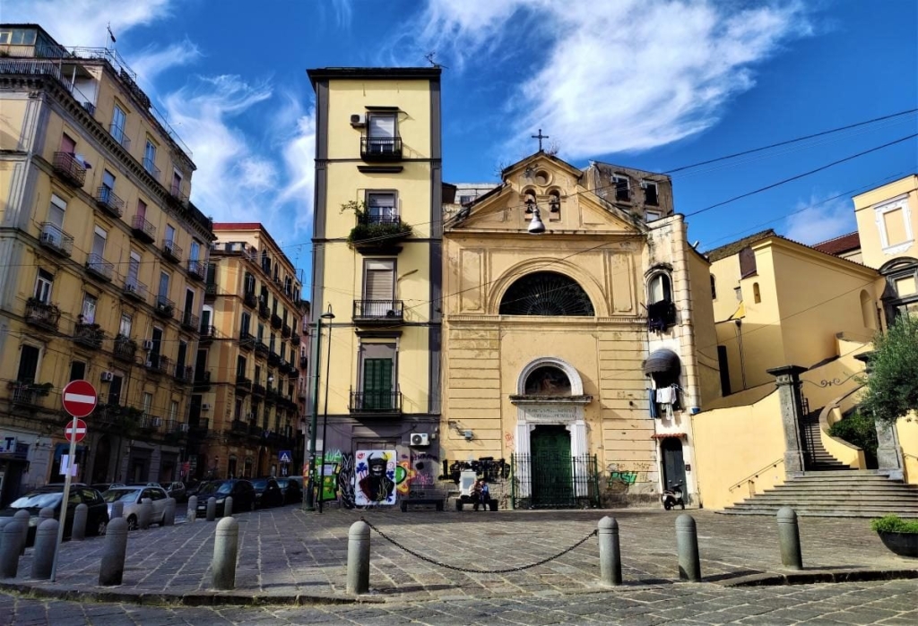 Зрозуміти і полюбити Неаполь: Марадона, клоуни і контрасти 79 Зрозуміти і полюбити Неаполь: Марадона, клоуни і контрасти