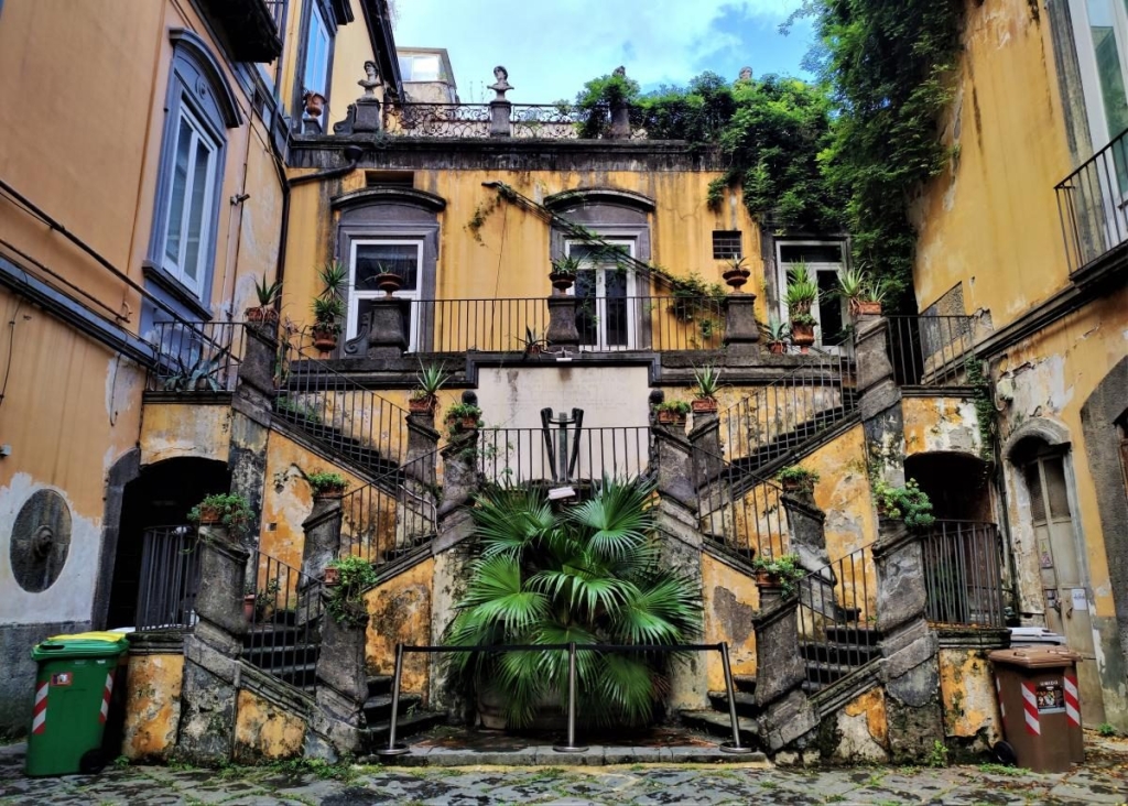 Зрозуміти і полюбити Неаполь: Марадона, клоуни і контрасти 83 Зрозуміти і полюбити Неаполь: Марадона, клоуни і контрасти