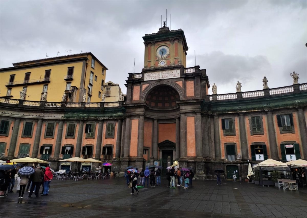 Зрозуміти і полюбити Неаполь: Марадона, клоуни і контрасти 85 Зрозуміти і полюбити Неаполь: Марадона, клоуни і контрасти