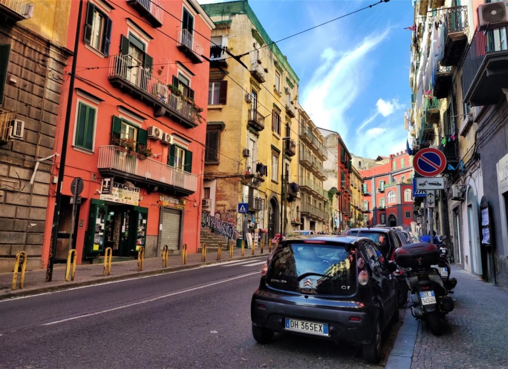 Зрозуміти і полюбити Неаполь: Марадона, клоуни і контрасти 75 Зрозуміти і полюбити Неаполь: Марадона, клоуни і контрасти