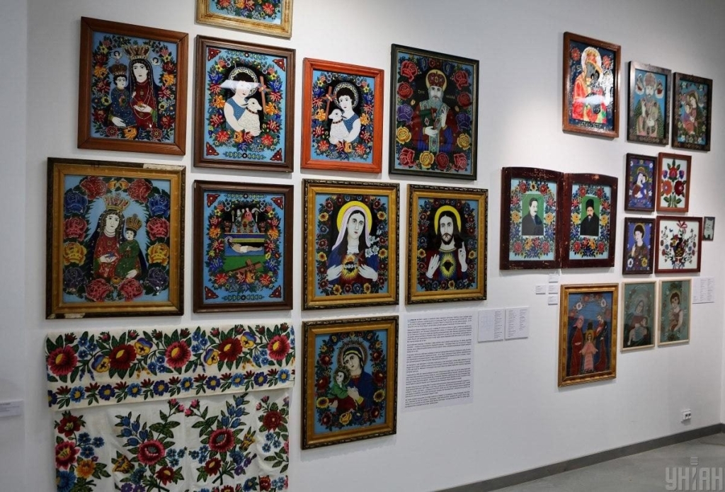 Як святкують традиційне гуцульське весілля: яскравий фоторепортаж зі Львова 14 Як святкують традиційне гуцульське весілля: яскравий фоторепортаж зі Львова