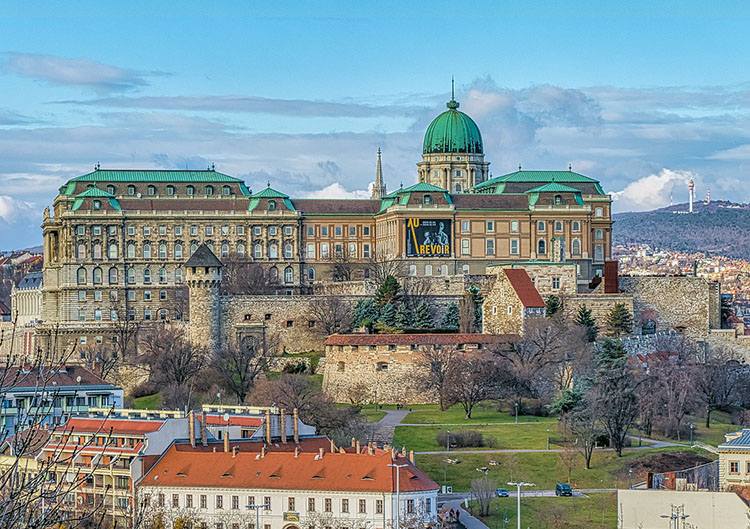 Будайська фортеця: Історія Вид на Будайську фортецю, історичний район Будапешту, на пагорбі