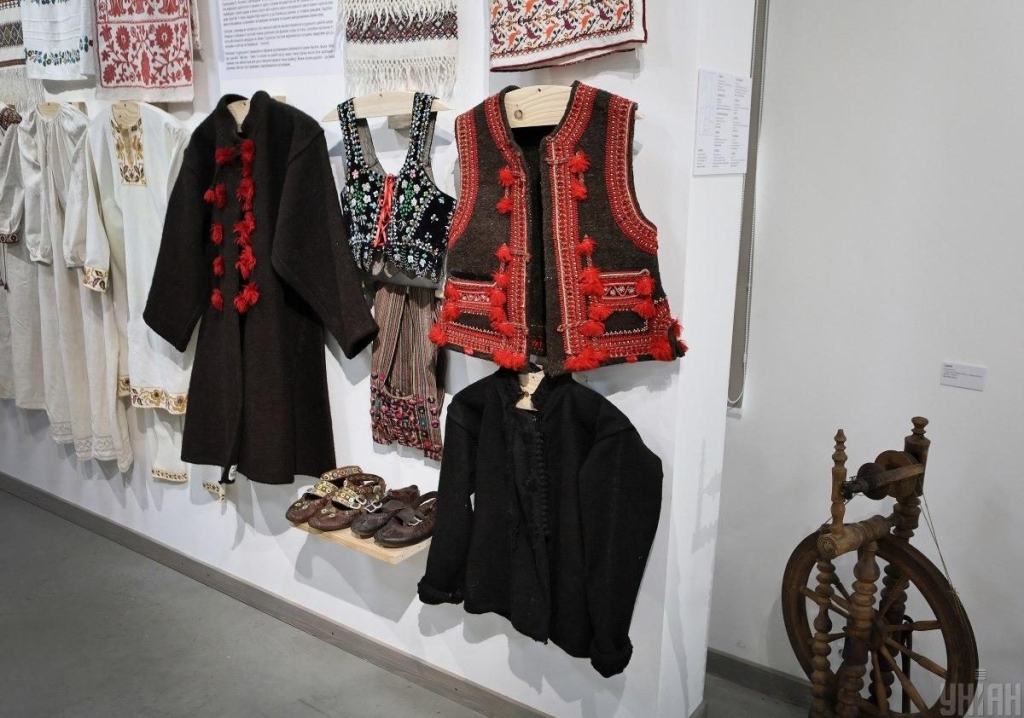 Як святкують традиційне гуцульське весілля: яскравий фоторепортаж зі Львова 16 Як святкують традиційне гуцульське весілля: яскравий фоторепортаж зі Львова