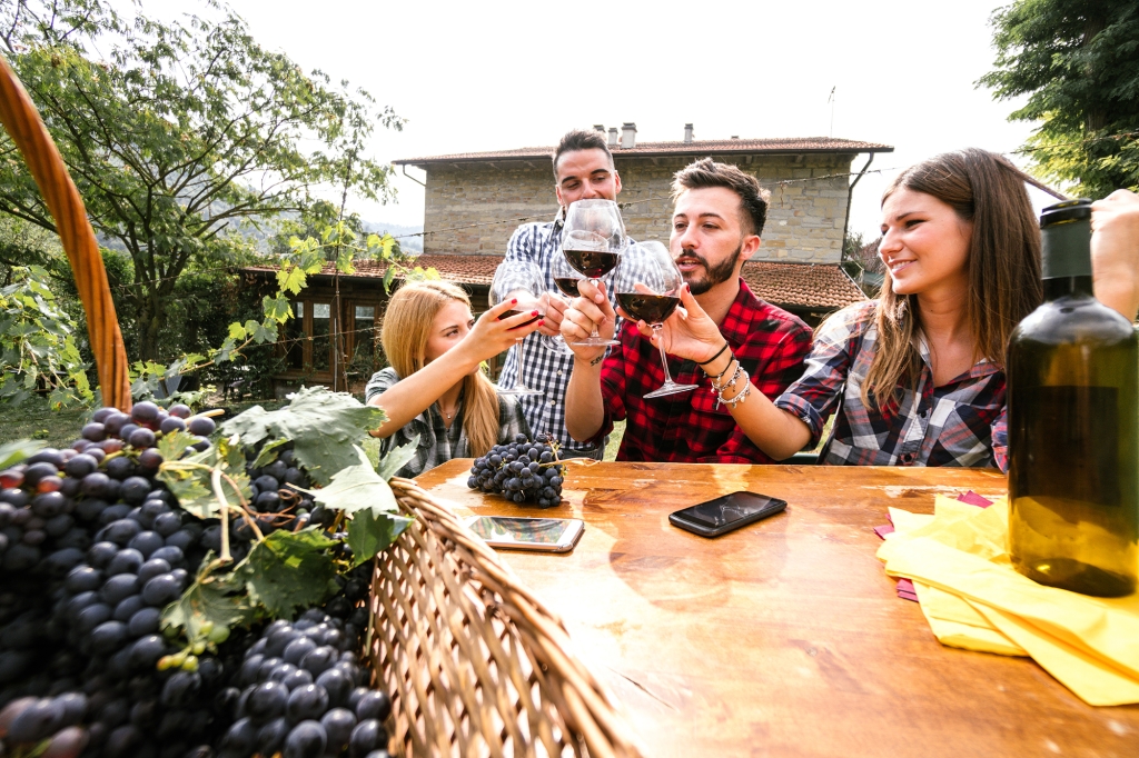 Ці країни роздають безкоштовне житло: кому і що треба для участі в програмах Ці країни роздають безкоштовне житло: кому і що треба для участі в програмах 3