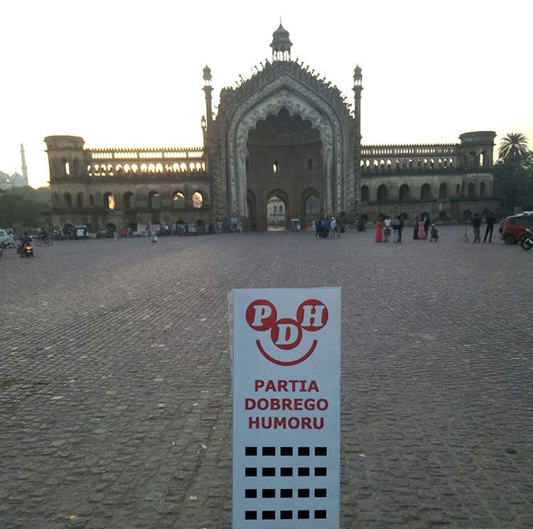 Румі Дарваза: Лакхнау Величні Румі Дарваза в Лакхнау, Індія: шедевр індійської архітектури з турецьким впливом.