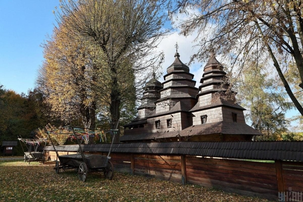 Як святкують традиційне гуцульське весілля: яскравий фоторепортаж зі Львова 6 Як святкують традиційне гуцульське весілля: яскравий фоторепортаж зі Львова
