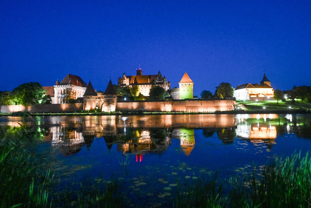 Гігант з цегли, де жили хрестоносці: де знаходиться та чим вабить туристів найбільший замок планети Гігант з цегли, де жили хрестоносці: де знаходиться та чим вабить туристів найбільший замок планети 2
