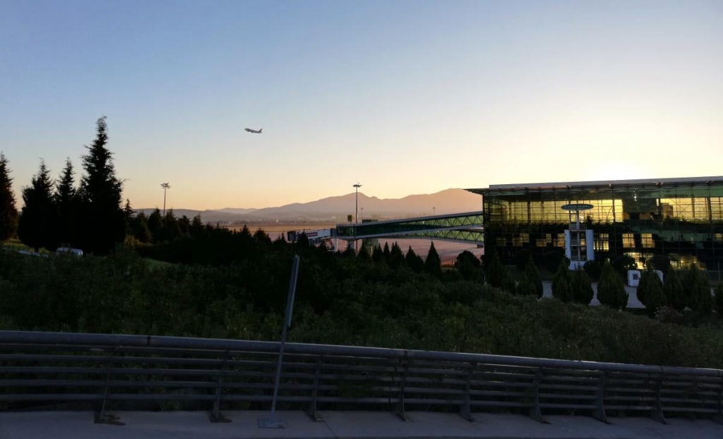 Ізмір: втеча від сірості в колоритне турецьке місто з грецьким корінням 33 Аеропорт Ізміра приймає багато рейсів з Європи / фото Марина Григоренко