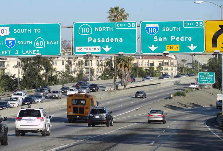 Модернізація міста Інноваційні технології у містобудуванні Лос-Анджелеса, з використанням зелених рішень та смарт-систем.