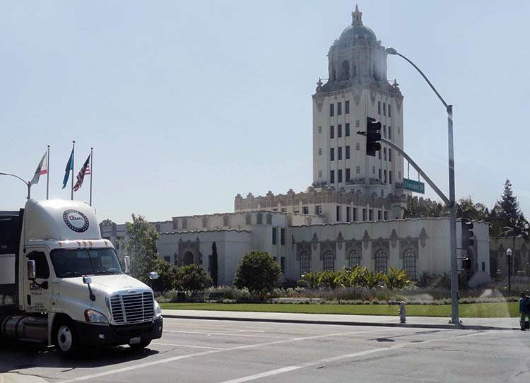 Економіка Лос-Анджелеса Графік економічного розвитку Лос-Анджелеса із сучасними бізнес-центрами та інноваційними зонами у 2026 році.