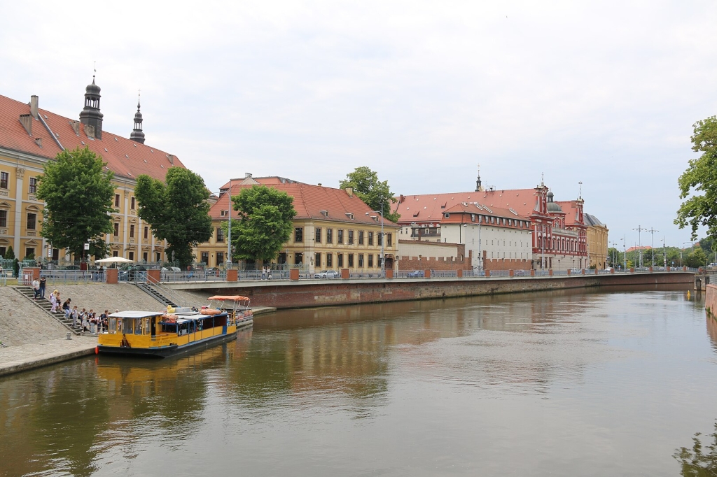 Місто-казка, яке називають "Венецією Східної Європи": де шукати 800 гномів, сотні мостів та каналів Місто-казка, яке називають "Венецією Східної Європи": де шукати 800 гномів, сотні мостів та каналів 2