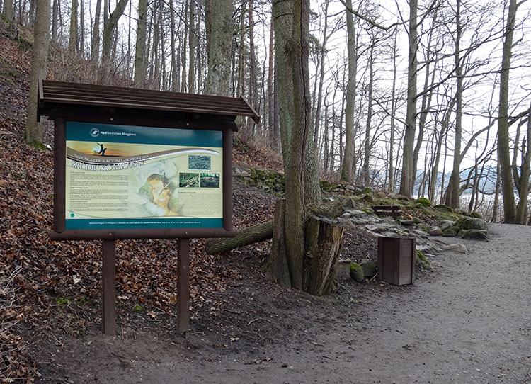 Цілюща вода Мронгово Мальовничий краєвид цілющої води біля легендарного містечкового об'єкта Мронгово 2026 року, що сприяє створенню романтичної атмосфери.