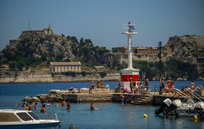 Наздогнати літо у жовтні: найтепліші курорти біля моря для відпочинку українців Наздогнати літо у жовтні: найтепліші курорти біля моря для відпочинку українців 1