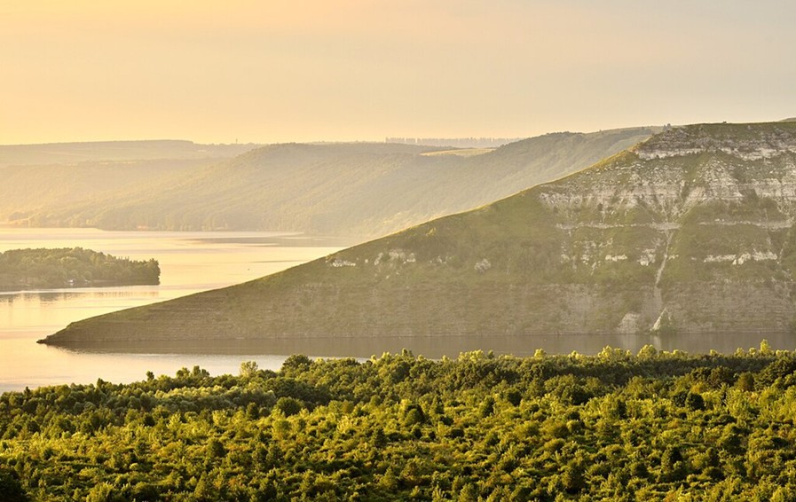 Не гірше за Карпати: топ-7 місць в Україні для відпочинку у листопаді Не гірше за Карпати: топ-7 місць в Україні для відпочинку у листопаді 3