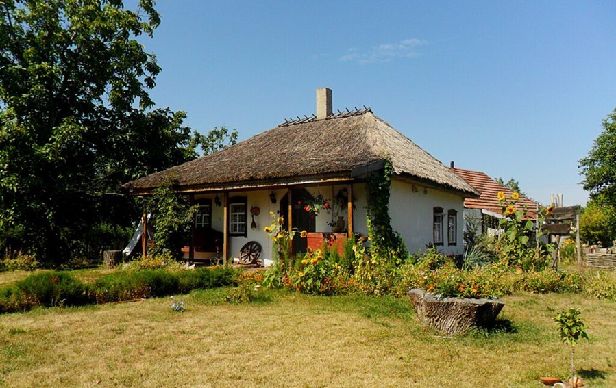 Не гірше за Карпати: топ-7 місць в Україні для відпочинку у листопаді Не гірше за Карпати: топ-7 місць в Україні для відпочинку у листопаді 7